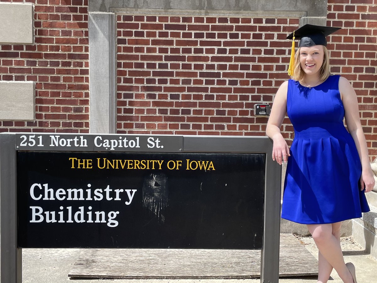 ChemConservator's tweet photo. #1DayforIowa Shouting out @uiowachem for being my home for four years 💛👩🏼‍🔬 https://t.co/wfEF6zJfdQ