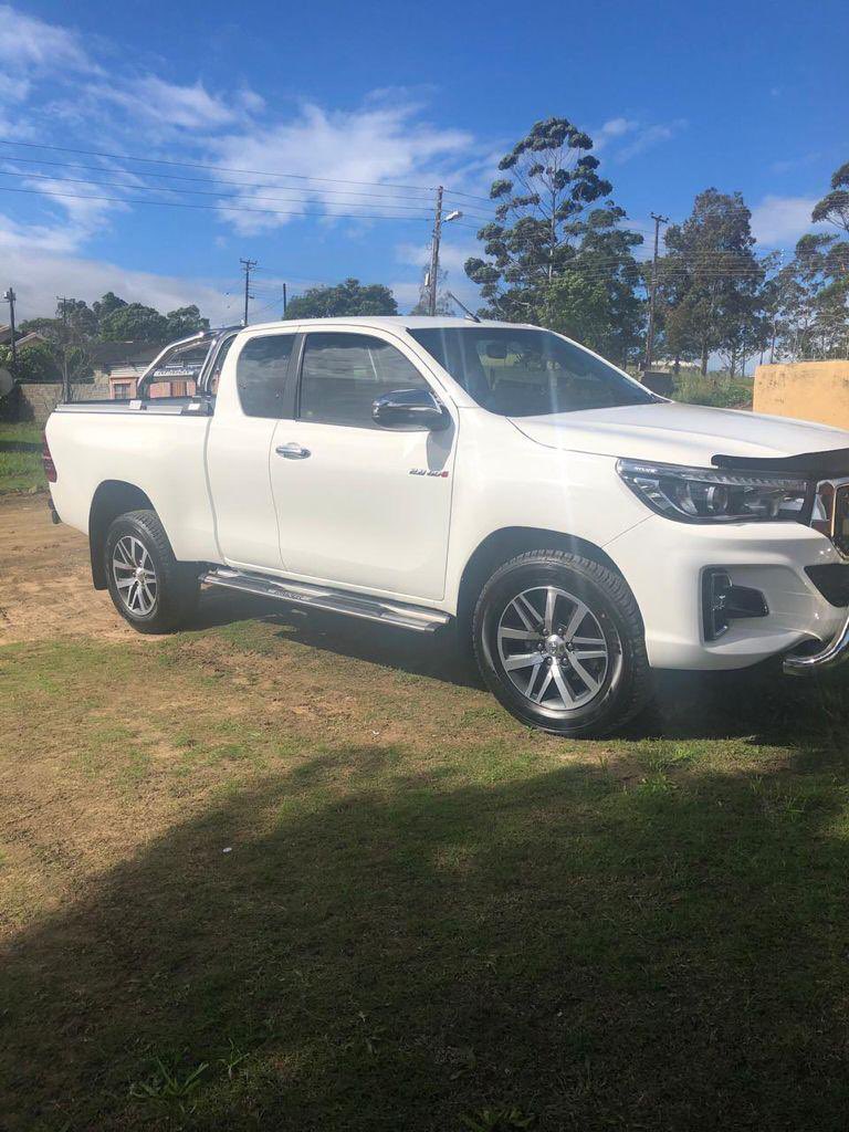 Mbatha10's tweet photo. Please help this Bakkie was stolen outside department of energy in Pretoria 40mins ago. https://t.co/DXakNl3ODq