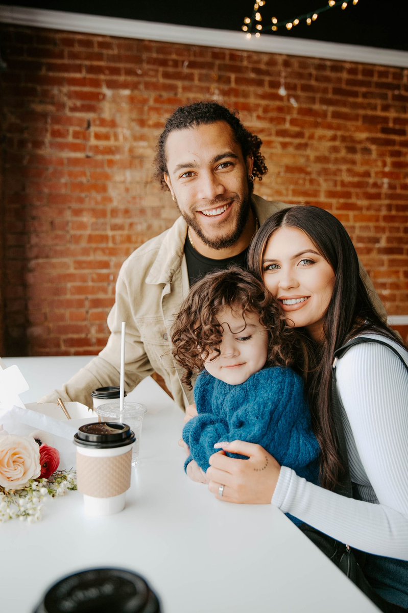 calebkkelly's tweet photo. 24🤍 and I love my beautiful family😍 thank you for all the birthday wishes https://t.co/RQrOUSUYQ7
