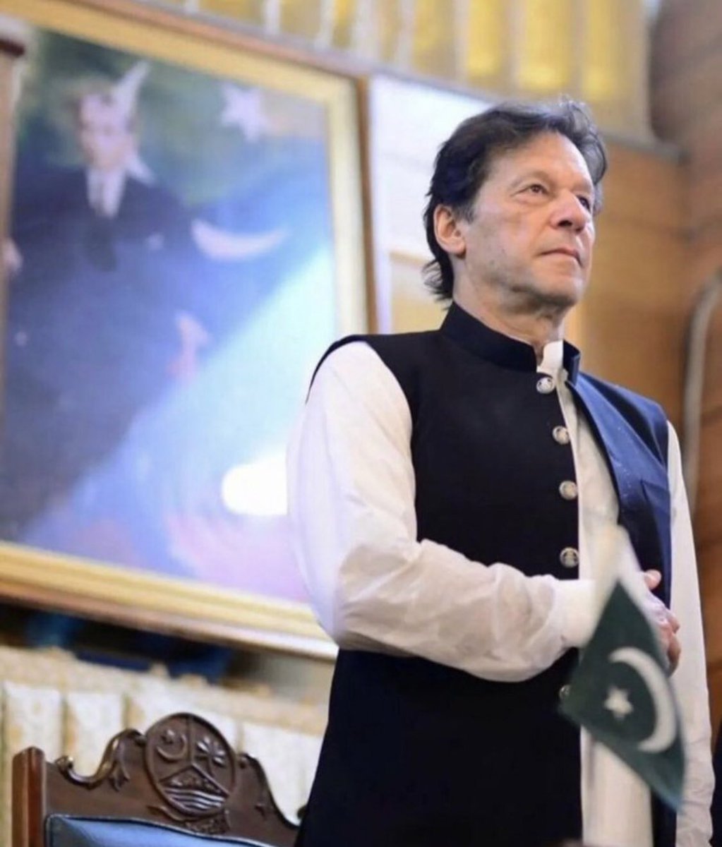 iemziishan's tweet photo. حوصلہ کریں، اپوزیشن کی جب دیگ پک جائے گی تو اتنے حصے دار ہیں کہ لڑائی پڑ جانی ہے اور دیگ کوئی اور لے جائے گا۔
خان اتنی آسانی سے نہیں چھوڑے گا ، نہ چوروں کو اور نہ دھوکہ بازوں کو۔
#ہر_سازش_ہوگی_ناکام
#IamImranKhan #Emergency #MQMbackwithPPP https://t.co/p59Uzqgv0l