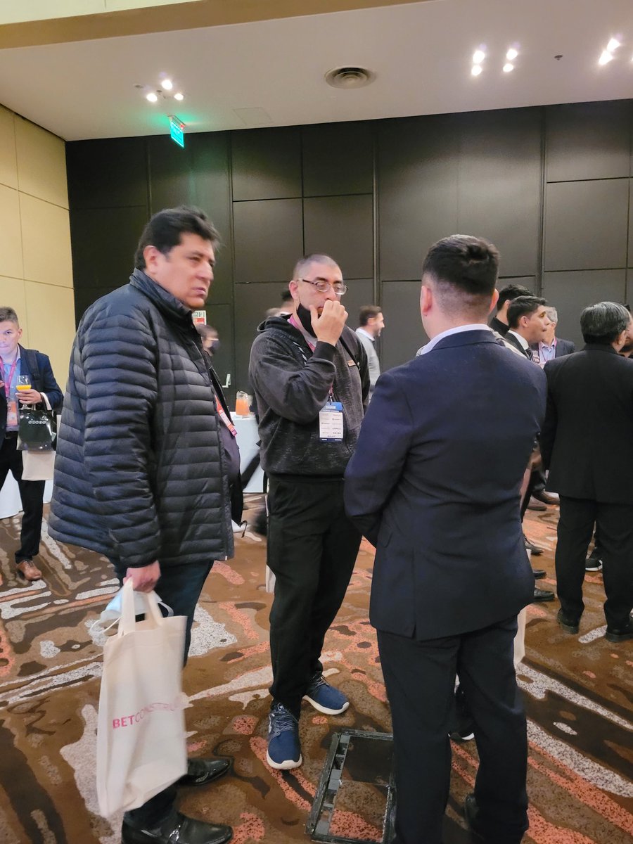 _fonta's tweet photo. Desayuno previo a #ZitroUniversity
#ZitroSureBet #CasinoGaming #Slots #ZitroExperience #ZitroUniversity #Argentina https://t.co/enDtrK8TcQ https://t.co/qfBGdAaTp6