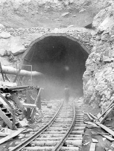 This Day in Labor History: March 30, 1930. The Hawk’s Nest tunnel project near Gauley Bridge, West Virginia began. Let's talk about this mass slaughter of Black workers through silicosis and then the mass graves these workers were dumped in!
