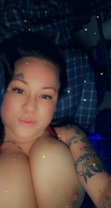 Good morning 💛 just adding some boobies to your morning &hellip; you&rsquo;re welcome 💛 https://t.co/ArfCLfUnM6