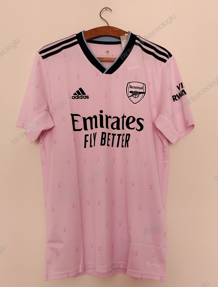 PatrickTimmons1's tweet photo. Adidas have no respect for my bank account. They don’t miss. 

[Credit: @ArsenalShirt] https://t.co/JxOfOMVj22