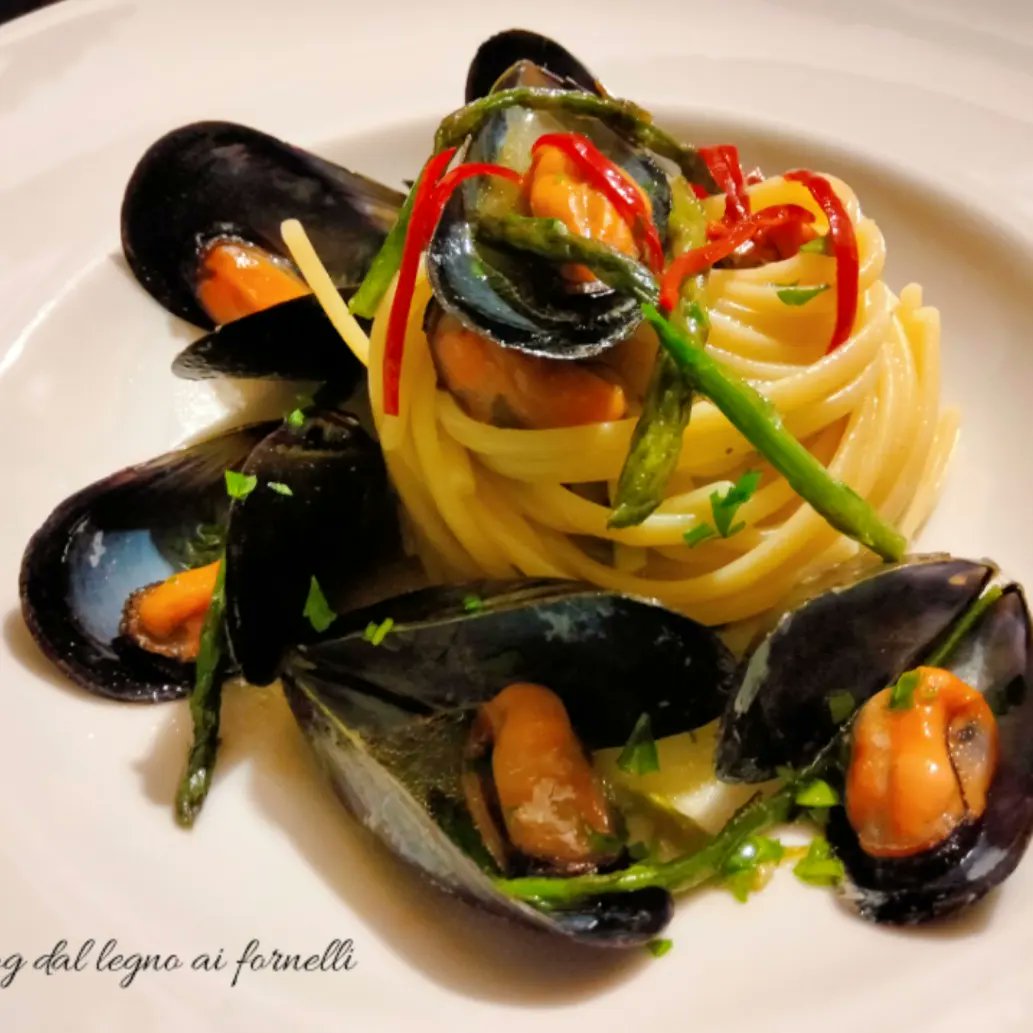 DalLegno's tweet photo. Linguine cozze e asparagi selvatici
Blog di cucina https://t.co/dnKAj3t2v9
#roadtomolise #molisefood #foodporn #bloggerfood #Food #lacucinaitaliana https://t.co/p6N4nizXze
