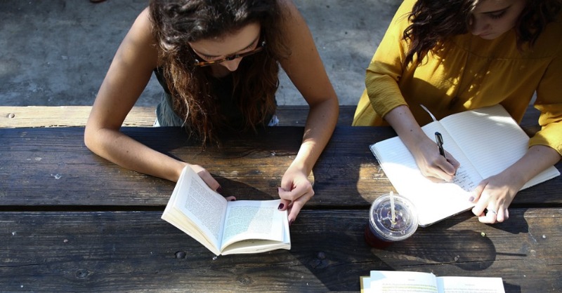 cim_marketing's tweet photo. ICYMI, your #CIMNewsroom highlights from March:

🥁 CIM research finds 46% of 16-24 year olds want a career in marketing - @TheDrum interview

🔮 "Why marketing teams must build skills for the future" - article

🌏 How you can work abroad following our @AMI_Marketing_ Partnership