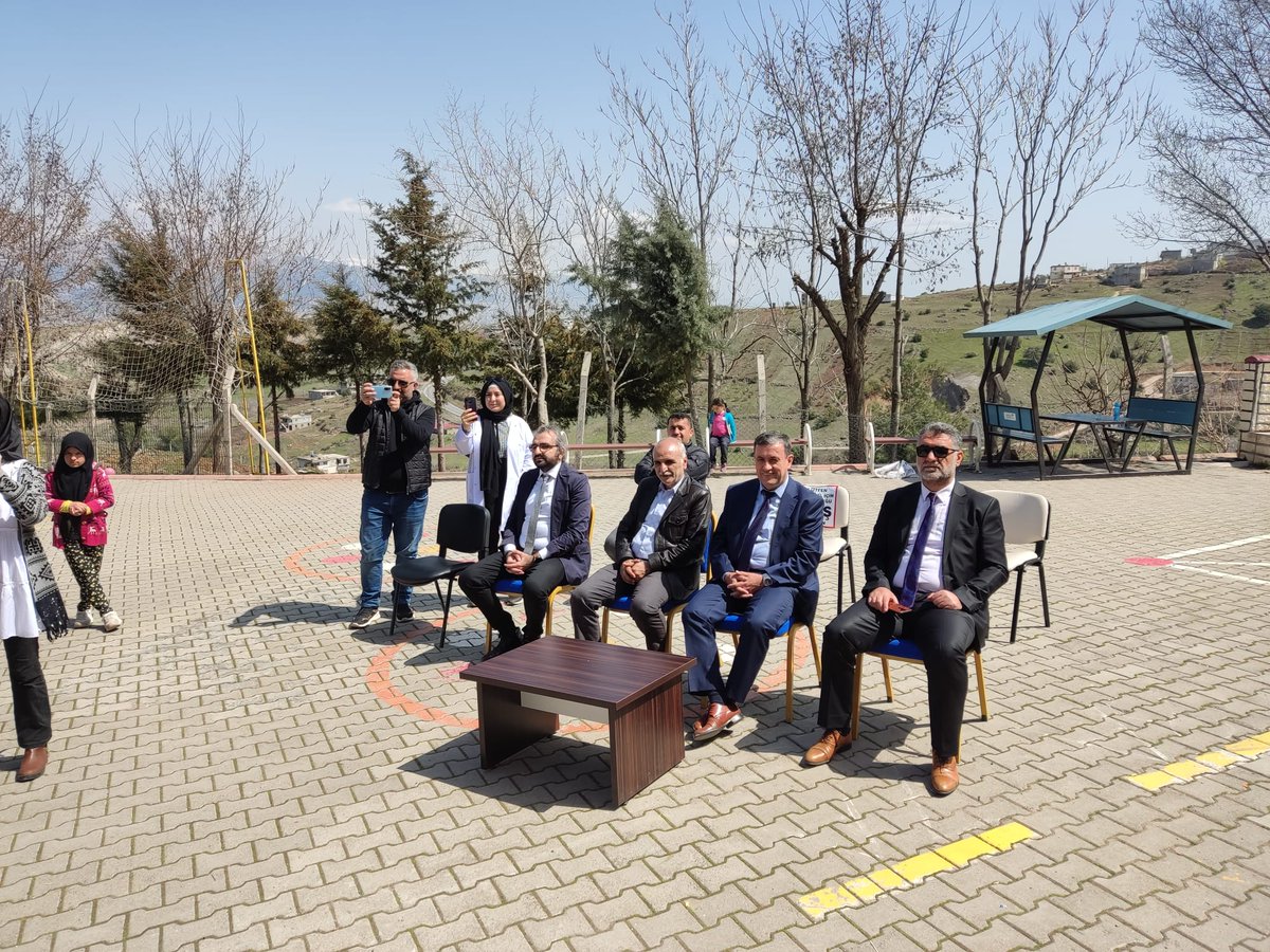 erkandogrugorur's tweet photo. Okulumuzda Orman Haftası etkinlikleri , 
Şube Müdürlerimiz Hasan Ataş,Şerif Irmak ,ve 
Halil Akyüreğ'in katılımlarıyla gerçekleşti.Kendilerine nazik ziyaretleri için teşekkür ederiz.@keceliserkan @kmarasilmem @yusufkahraman_7   @onikisubatmem @halilakyurek33 @ZeytindereO https://t.co/W9YAxzQqQy