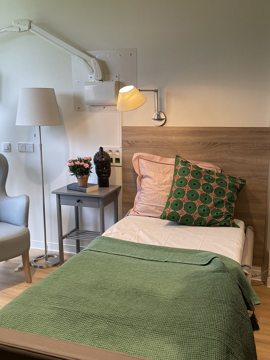 LGarnier44's tweet photo. ✂️ ♥️ Inauguration ce matin de la Maison de Nicodème, magnifique lieu dédié à l’accompagnement des personnes en fin de vie au cœur de #Nantes. Bravo à toute l’équipe de bénévoles engagée pleinement depuis 8 ans pour faire aboutir ce superbe projet ! https://t.co/uuGim6xvQO