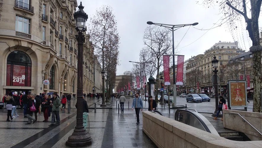info_Paris_IDF's tweet photo. 🔴 FLASH - #Paris : Lutfia #Zbad, touriste israélienne de 54 ans, avait disparu le 8 octobre 2019, à la sortie d’un fast-food, sur les #ChampsÉlysées. Elle a finalement été retrouvée par une équipe du #Samu social, lors d’une maraude, le 7 mars dernier. (LD) #Disparition https://t.co/KJajEqDovN
