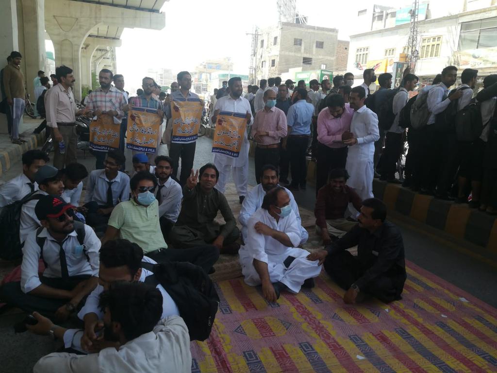 misssharif786's tweet photo. #SaveTeacher_SecureFuture
every one is asking for pay and service protection. https://t.co/j6cg7hxQXr