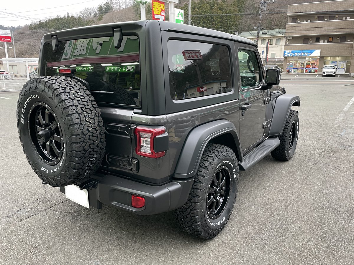 Leica1963's tweet photo. ようやく夏タイヤに交換😅
#Jeep #ジープ #ラングラー #jeepwrangler https://t.co/65Sxvp2HyA