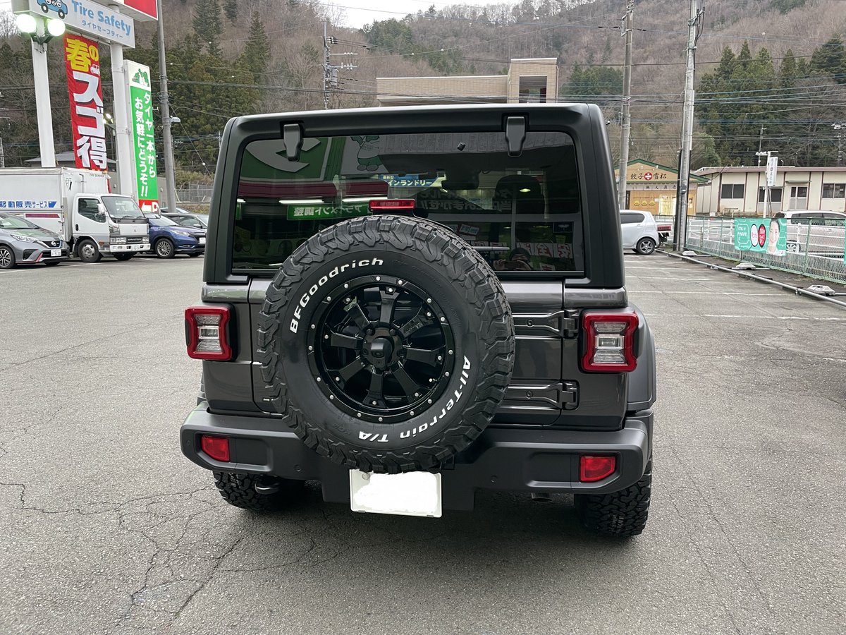 Leica1963's tweet photo. ようやく夏タイヤに交換😅
#Jeep #ジープ #ラングラー #jeepwrangler https://t.co/65Sxvp2HyA