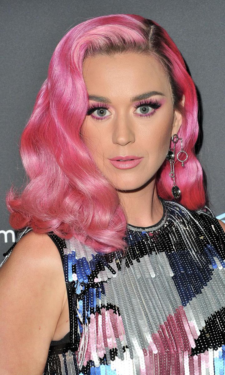 ViciosoEdgar's tweet photo. Good morning and happy hump day all! Hope we all have a lovely day🤗 Picked up another stunner @FlowerGirlsNFT paying homage to some real life magenta haired super talented beauties @katyperry @gwenstefani. Love you all! 😍 #nft #NFTCommunity #flowergirlfam https://t.co/bAwLYPRqXn