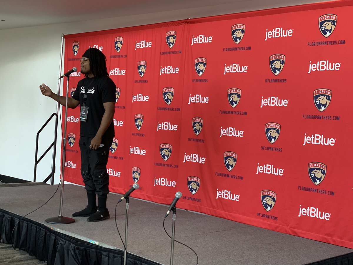 JTFoundation99's tweet photo. #LTABFLA is #BackLive! Our poets are setting these stages on 🔥 🔥 🔥 @bluapplePoetry @JasonTaylor @OmariHardwick https://t.co/pa4QEqrTd9