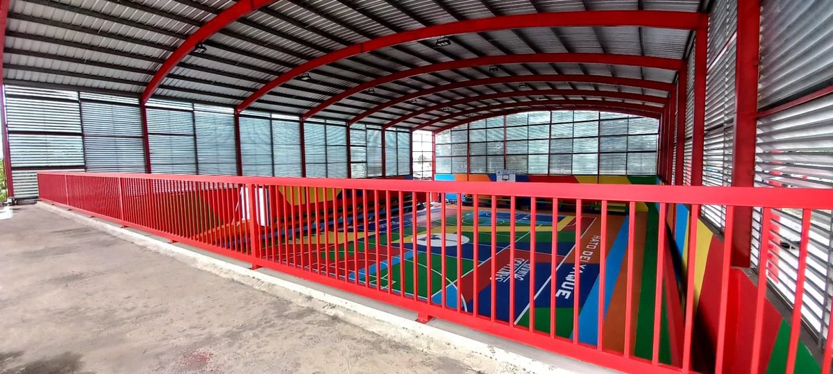 AbelMartinezD's tweet photo. Hato del Yaque siempre soñó con un techado deportivo para que su juventud hiciera deportes ... lo pidieron, lo prometimos y (hoy) lo entregamos. Lo que se promete ¡¡se cumple!! ... Seguimos trabajando duro y sin parar: diciendo y haciendo, prometiendo y cumpliendo. https://t.co/k4O8DdPHnF