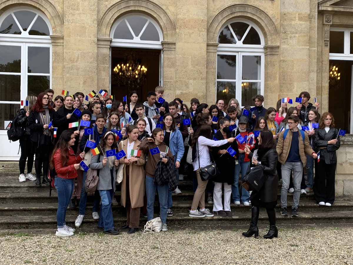 Les élèves du lycée F.Daguin #Mérignac 🇫🇷 de l’@ITECalabretta 🇮🇹 et de l’Athénée Provincial Mixte Raoul Warocqué de Morlanwelz 🇧🇪 étaient au rectorat pour l’exposition <a href="/ArticapErasmus/">ARTICAP</a> « Le handicap à l’école en Europe, c’est quoi ? » 🇪🇺 Une belle manifestation solidaire 👏🙏