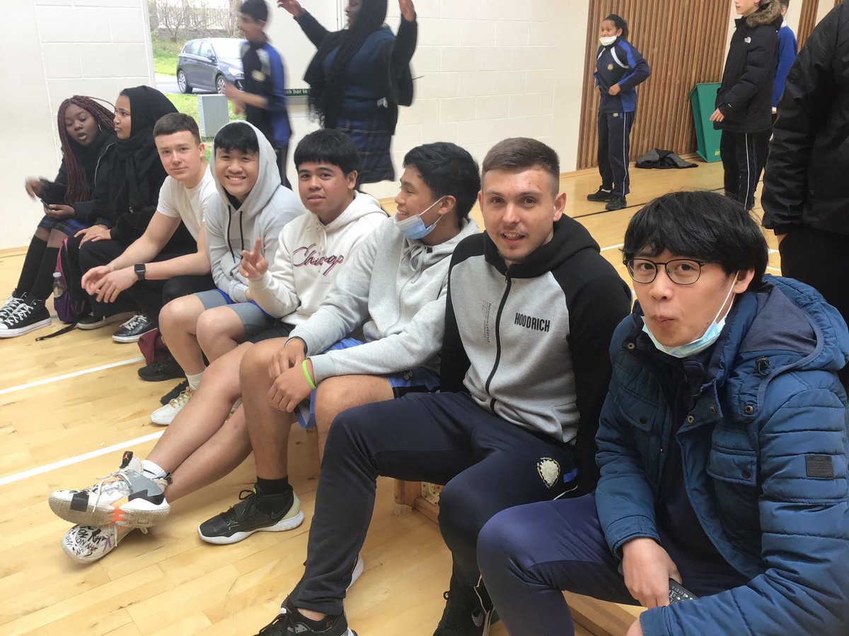 clionanim's tweet photo. Well done to Annemarie &amp; the PE Department for organising a fantastic tournament for Students V Teachers. 

A great Wednesday in @KishogeCC for #WellbeingWeek . 

There’s always next year!! 

🥇⚽️🤾‍♂️🥅 https://t.co/XqcqtVra1v