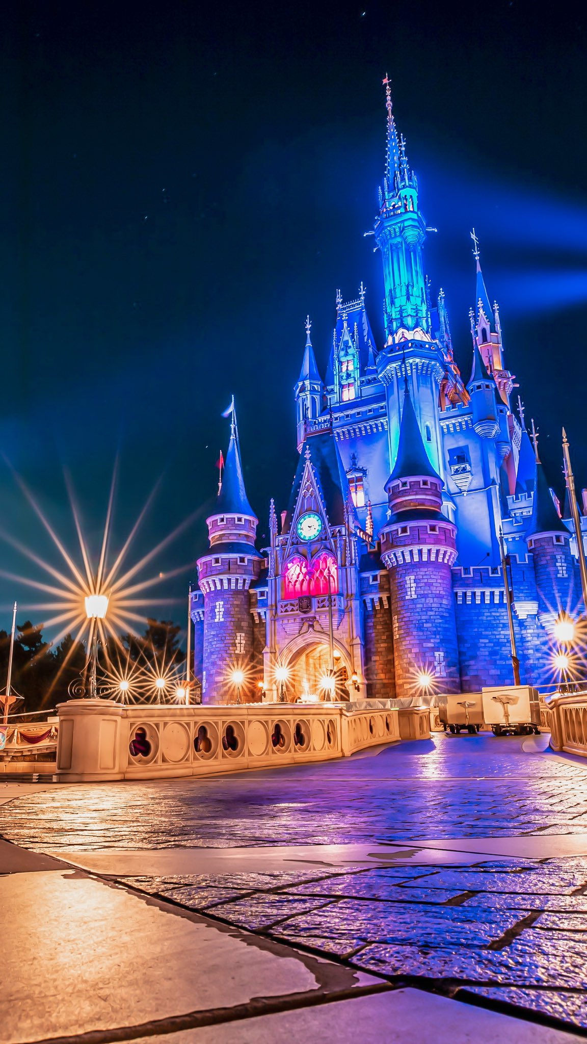 Remi 待ち受け画面のサイズに切り取った 東京ディズニーリゾートの夜のシンボル タップしてご覧いただけると嬉しいです T Co Vlkxvmo2gu Twitter