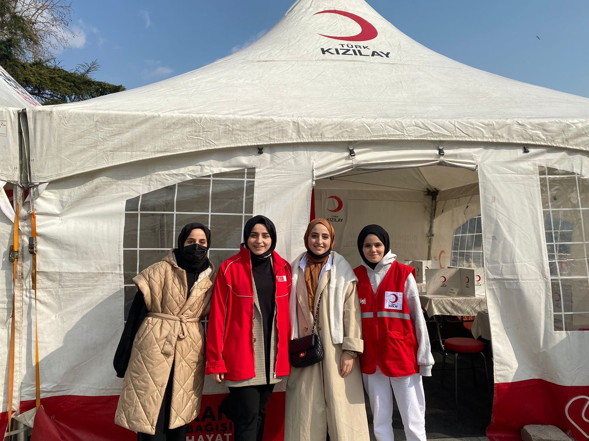 Beşiktaş AK Genç Kadın Yapılanması 
Kızılay Kan Çadırında kan bağışı gerçekleştirdi.