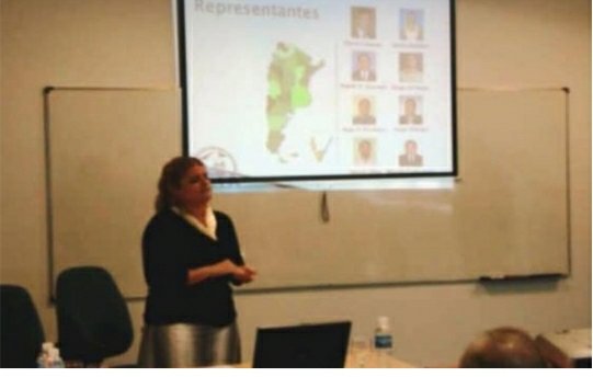 Hace varios años, presentando las autoridades de ACTA, Gabriela de secretaria del CESAR. Dejen trabajar a quienes realmente lo quieren hacer.

#ATEPSAsinPatrones #EANAGoHome