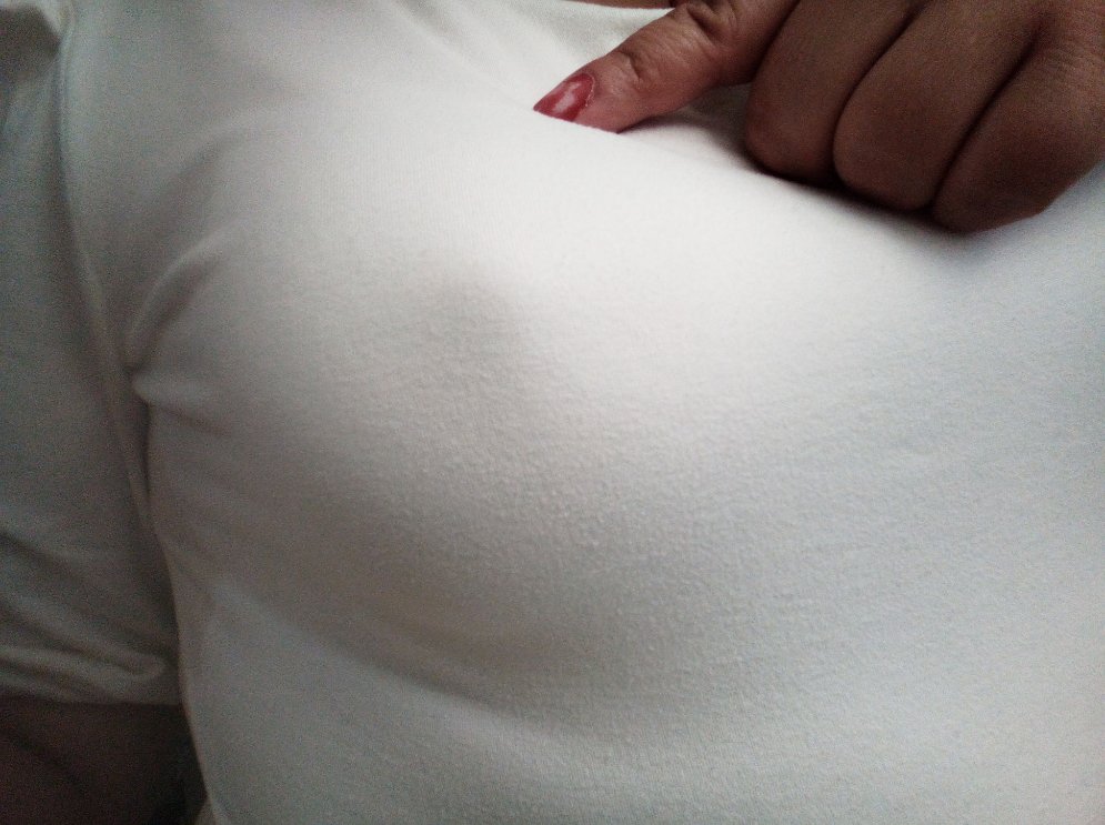 dulsexmilky's tweet photo. Ni el bra puede ocultar mis pezoncitos 😥😰😟🤭
#pezon #breast #aureolas #cachonda https://t.co/jdi6IGv7ND