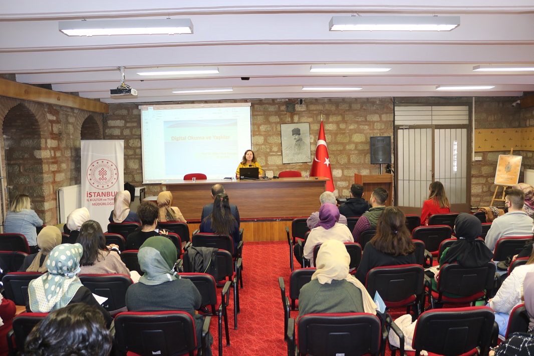 iokihk's tweet photo. Kütüphanemizde 58. Kütüphane Haftası kapsamında İstanbul Üniversitesi Öğretim Üyesi Hülya DİLEK KAYAOĞLU ve Kütüphaneci Gülsemin GENÇTÜRK tarafından “Dijital Çağda Okumanın Dönüşümü” temalı seminer gerçekleştirildi. https://t.co/PeH4dm8IMa