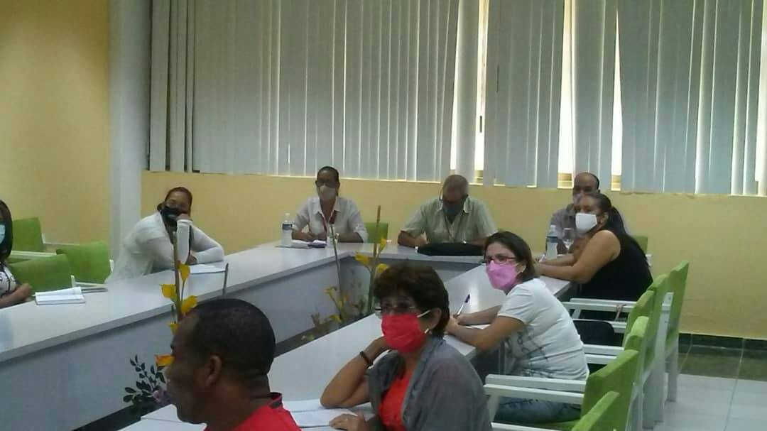 Citmagtm's tweet photo. En el #GrupoProvincialDeBahía, se presentó el Plan de #DescontaminaciónDeBahía2022, teniendo en cuenta el estudio de calidad de las aguas del #RíoGuaso realizado por el #ENAST, las acciones previstas por los principales focos contaminantes al #EcosistemaMarino de la #BahíadeGtmo https://t.co/PFgQmFllUi