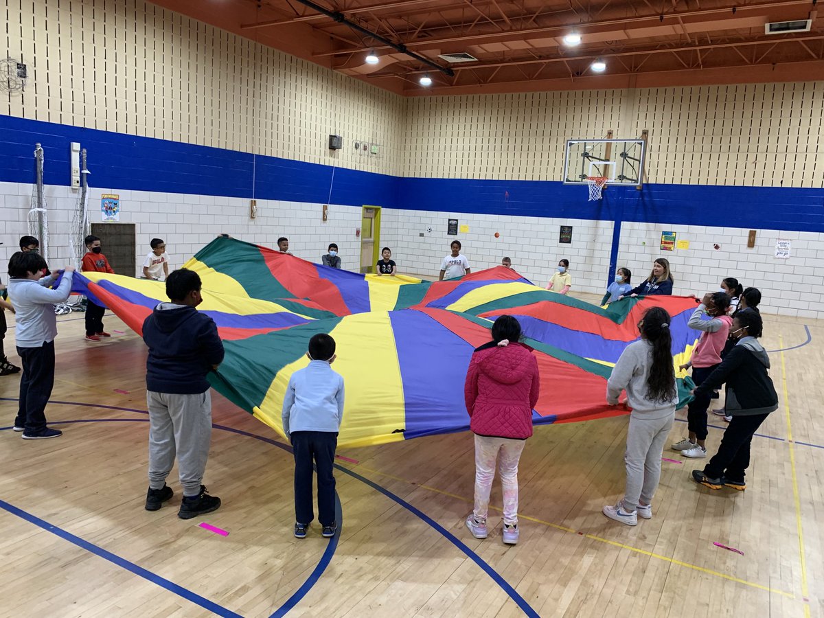 BTCrandall's tweet photo. Working on Teamwork and Unity in phys Ed at MGF #203 today! ⁦@PlaceTos⁩ ⁦@JohnDavisBCPS⁩ ⁦@SonjaSantelises⁩ ⁦@BaltCitySchools⁩ https://t.co/ASXO2Yf82m