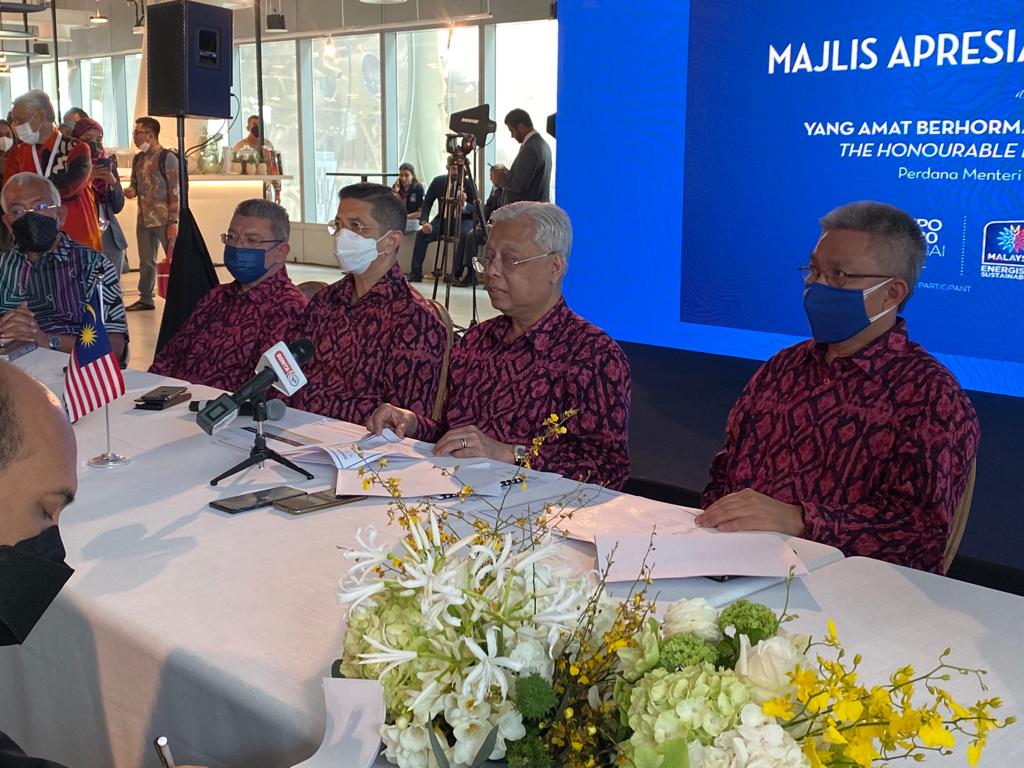 Perdana Menteri, Dato’ Sri Ismail Sabri Yaakob berada di Dubai, UAE bagi pemeteraian 5 memorandum persefahaman di #Expo2020Dubai Beliau mengumumkan Malaysia berjaya menjana potensi nilai perdagangan, pelaburan &amp; petunjuk perniagaan bernilai lebih RM70 bilion pada Expo Dubai ini.