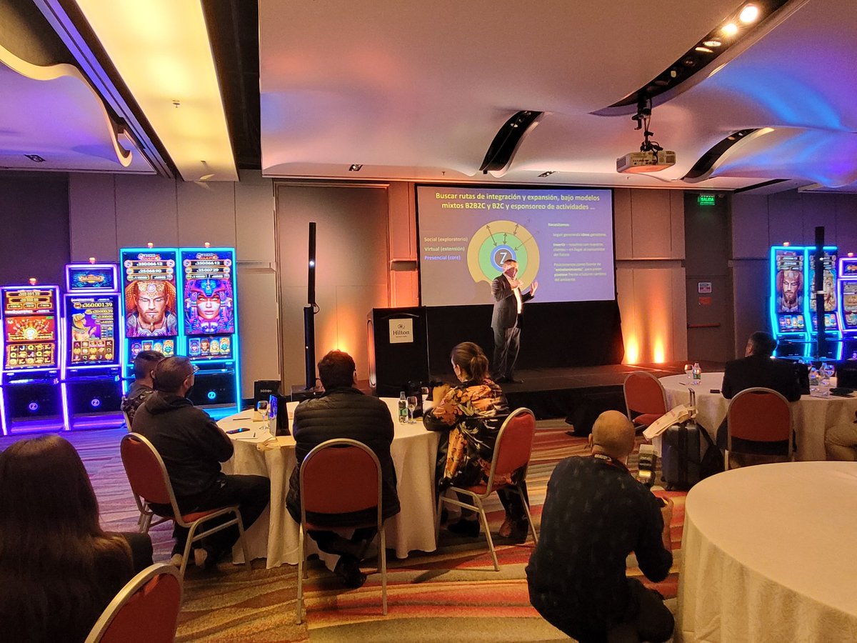_fonta's tweet photo. El profesor Patricio O´Gorman @patoguru realizando un repaso de lo que fue el 2020 para la humanidad en la #ZitroUniversity
por @Zitrogames
#ZitroSureBet #CasinoGaming #Slots #ZitroExperience #ZitroUniversity #Argentina https://t.co/kLarMzhliV