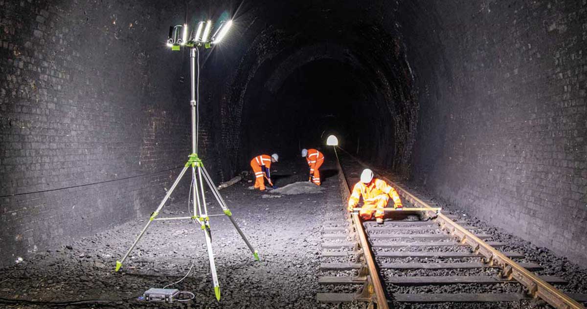 Ritelitesystems's tweet image. PRODUCT OF THE MONTH! Ritelite’s K45-LITE allows you to direct an impressive 85,000 lumens of light where you need it. Available with 3 light head options! Find out more ow.ly/AOxV50IvMb7 #ritelite #floodlight #temporarylighting #arealighting