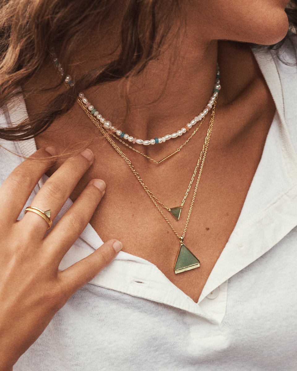 Fossil's tweet photo. It’s all in the details. ✨ Make sure you have all the finishing touches to complete your ‘fit. #FossilRefresh https://t.co/6YVyzN3noL https://t.co/dv7JsvYdpA