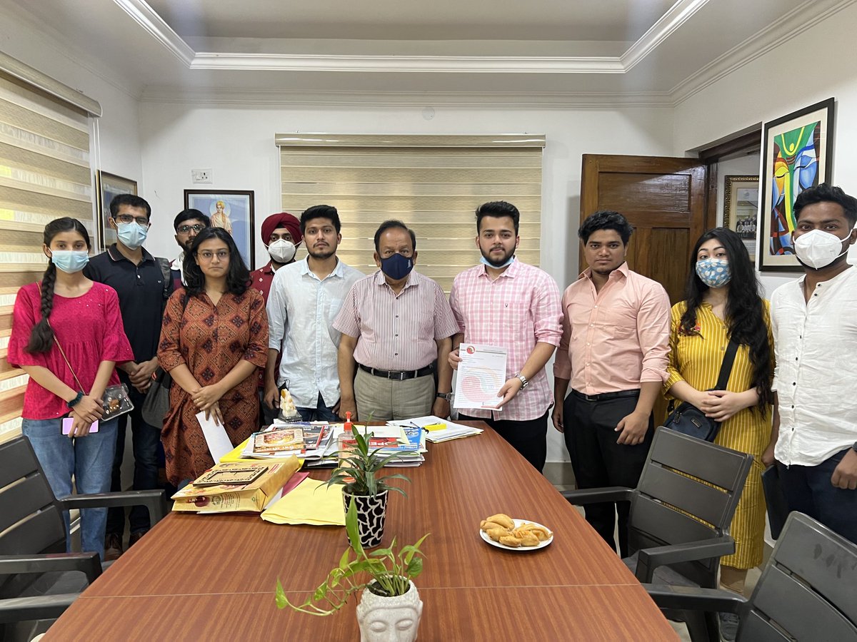 IndianChina's tweet photo. ISIC #Delhi Team
Met   @drharshvardhan (Ex Health Minister GOI)
&amp; represented our letter of concerns, got so much positive &amp; reliable response from sir as a doctor himself he understands our problems well &amp; he'll himself talk to other responsible authorities regarding our issues. https://t.co/ZQiDhieAj3
