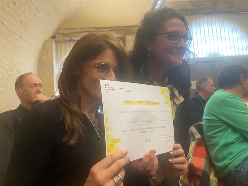 EricZahnd1's tweet photo. #cogniclasses1686 Bravo aux élèves, aux équipes d'écoles, aux équipes de circo pour leur engagement dans ce projet. Ce diplôme est le vôtre. Merci au @CARDIE_Poitiers pour l'accompagnement, à Jean-Luc Berthier à @emfpoitiers et aux volontés qui nous font avancer au toujours plus. https://t.co/gWKow0pjbL