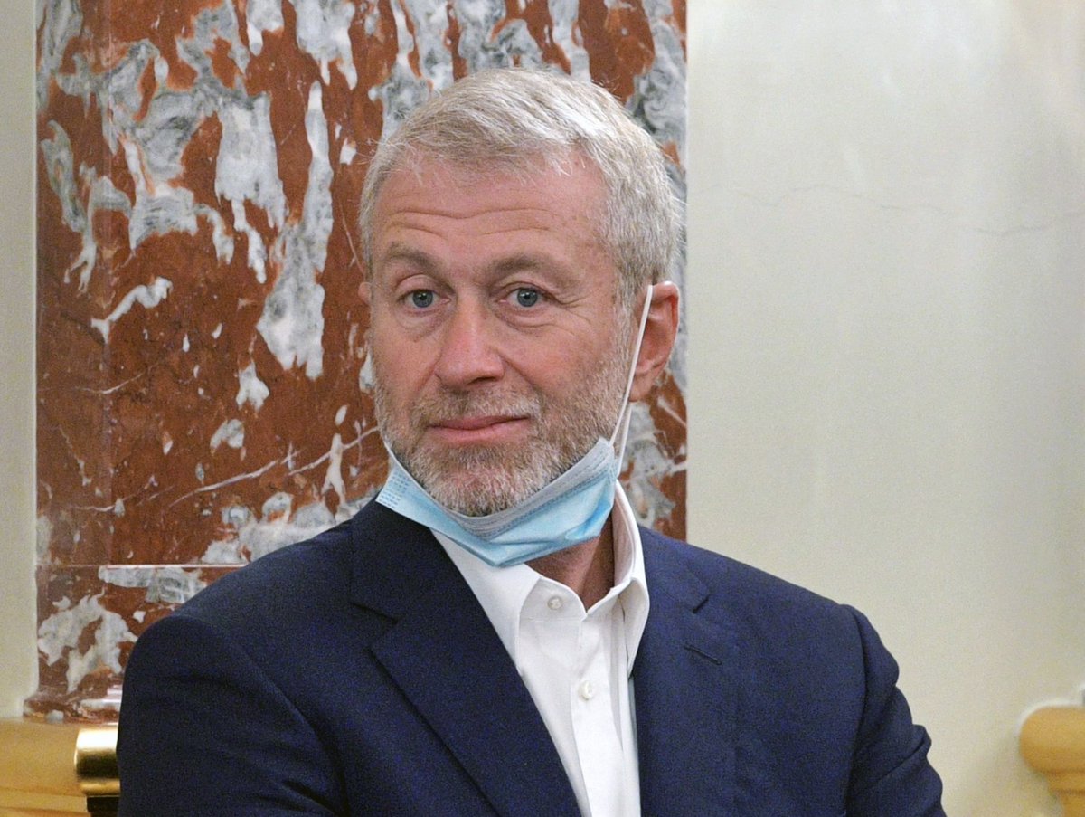 There is an elephant in the negotiation room. Its name is Roman Abramovich. Allow me to give you some context on who this guy actually is and how his participation in the Ukraine-Russia peace talks should be viewed.