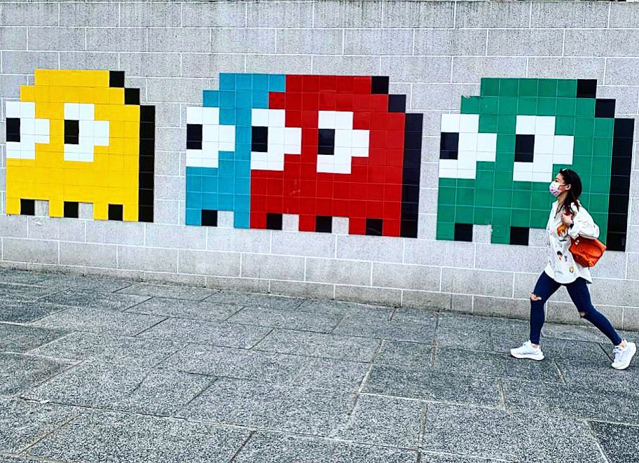 BerniceLiu's tweet photo. “Keep going, keep growing.” 💪🏼
~Kapten & Son
@invaderwashere
#berniceliu #廖碧兒 #artappreciation #hkig #ifyouknowyouknow #countingmyblessings #neverstoplearning #neverstopappreciating #harbourcity #streetart #grafiti #pacman #anytimeanywhere #invaderwashere https://t.co/TxWZVTe88k