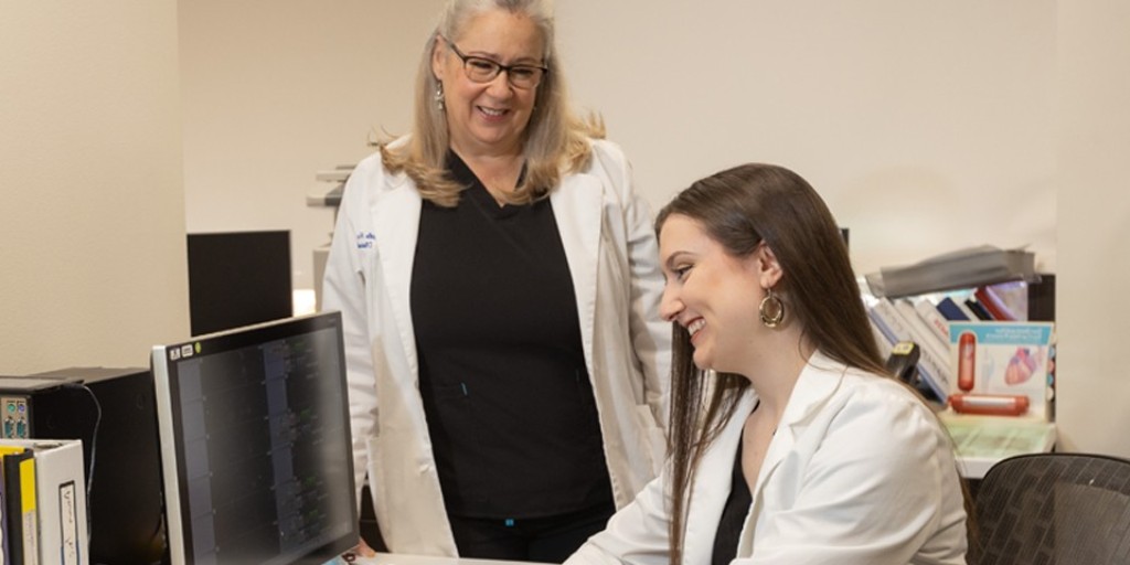 sodexoUSA's tweet photo. What are the keys to a successful and fulfilling #career in #nutrition? Sodexo Healthcare VP of Clinical Nutrition, Julie Branham, MS, RD, LDN tackles this question &amp; more as she shares about the rewarding profession of being an #RDN. https://t.co/33aXBqdLkm 
 
#PoweringHumanCare https://t.co/41MRPXCgq4