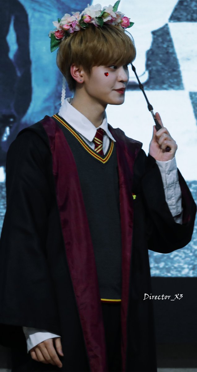Director_X3's tweet photo. 220327 Makestar
Ten points to Gryffindor🦁
#템페스트 #TEMPEST
#태래 #TAERAE https://t.co/EzpyozOZQR