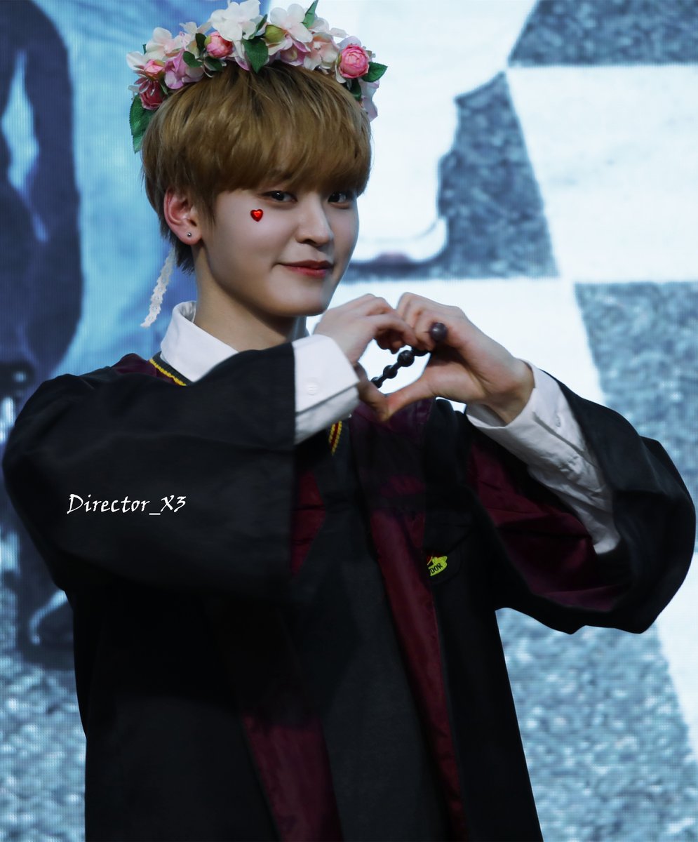 Director_X3's tweet photo. 220327 Makestar
Ten points to Gryffindor🦁
#템페스트 #TEMPEST
#태래 #TAERAE https://t.co/EzpyozOZQR