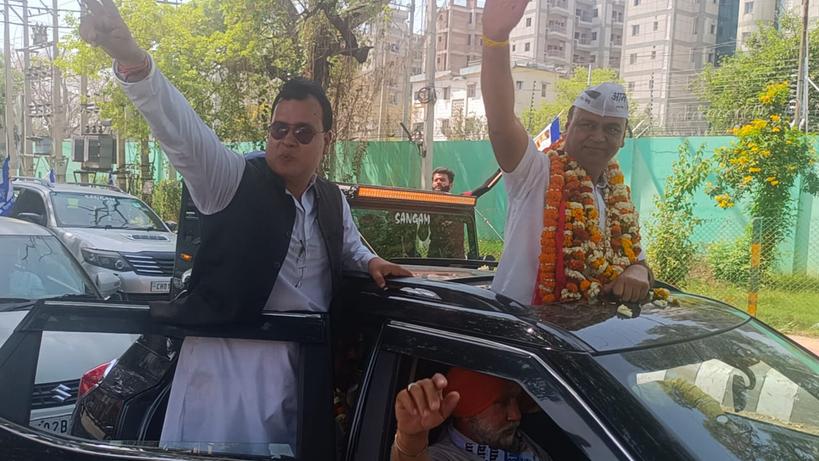 AamAadmiPartyJK's tweet photo. माननीय श्री @ArvindKejriwal जी के नेतृत्व में जम्मू कश्मीर की सड़कों पर आज हजारों लोग जनसैलाब 
@ipathak25
@bhatianuj7
@Pardeeprithala @aartic02
पंजाब के बाद अगला नंबर जम्मू कश्मीर बहुत जल्द आम आदमी पार्टी की सरकार बनने जा रही है
वह दिन दूर नहीं कश्मीर से कन्याकुमारी तक आप ही आप https://t.co/tZgmJnYQdG