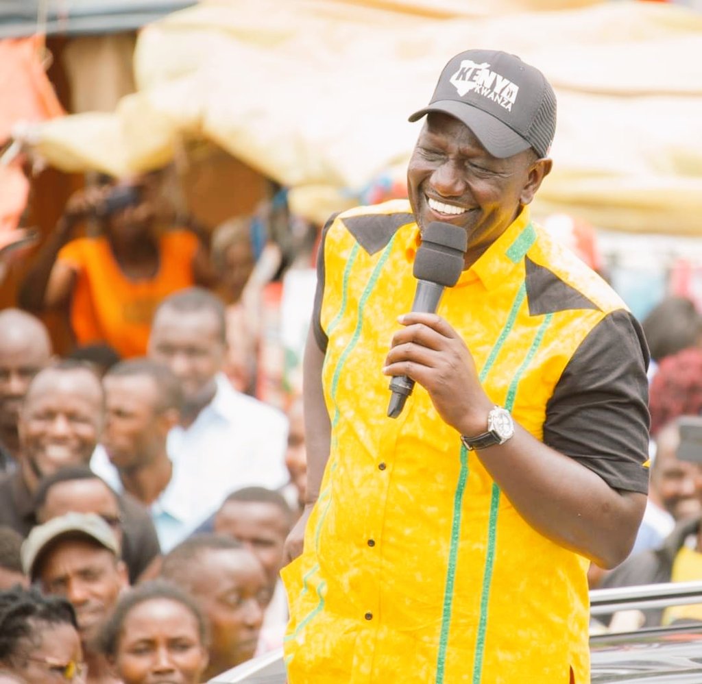 EssyOkenyuri's tweet photo. Even as Kalonzo is slacking&amp;throwing fits at the raw deal he got at Assmio,Deputy President William Ruto is receiving love as he charms hearts of Ukambani. As the man licks would&amp;rues misses opportunity,Great people of Ukambani are reciting their love stories to WSR.
#RutoInKitui https://t.co/1eRwA7ekbl