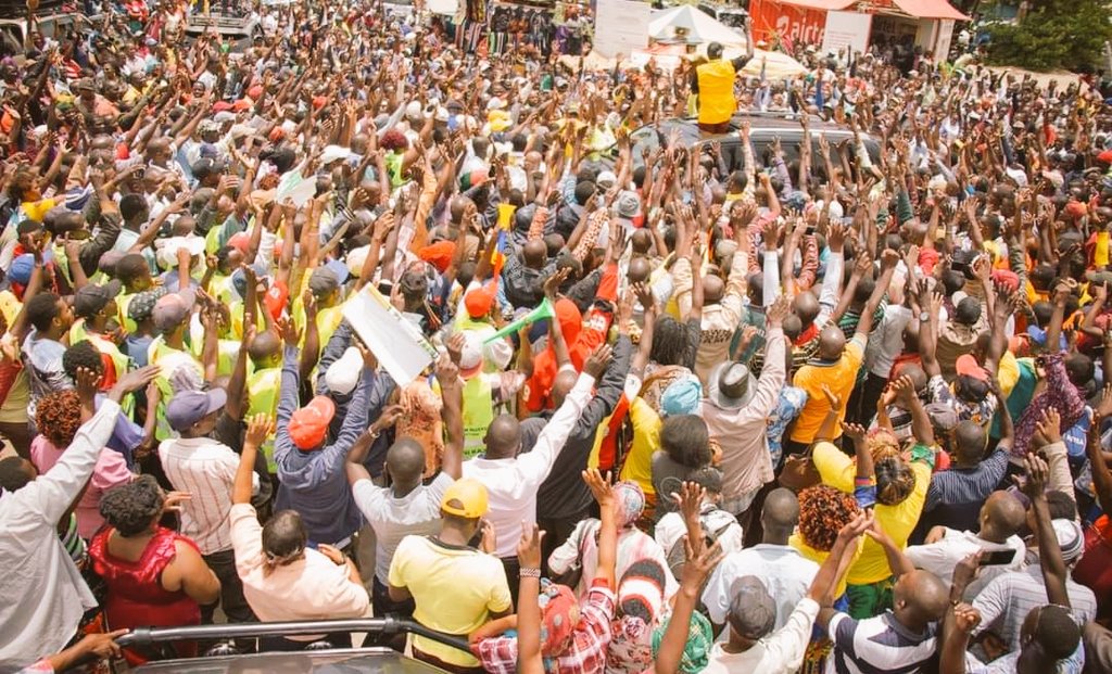 EssyOkenyuri's tweet photo. Even as Kalonzo is slacking&amp;throwing fits at the raw deal he got at Assmio,Deputy President William Ruto is receiving love as he charms hearts of Ukambani. As the man licks would&amp;rues misses opportunity,Great people of Ukambani are reciting their love stories to WSR.
#RutoInKitui https://t.co/1eRwA7ekbl