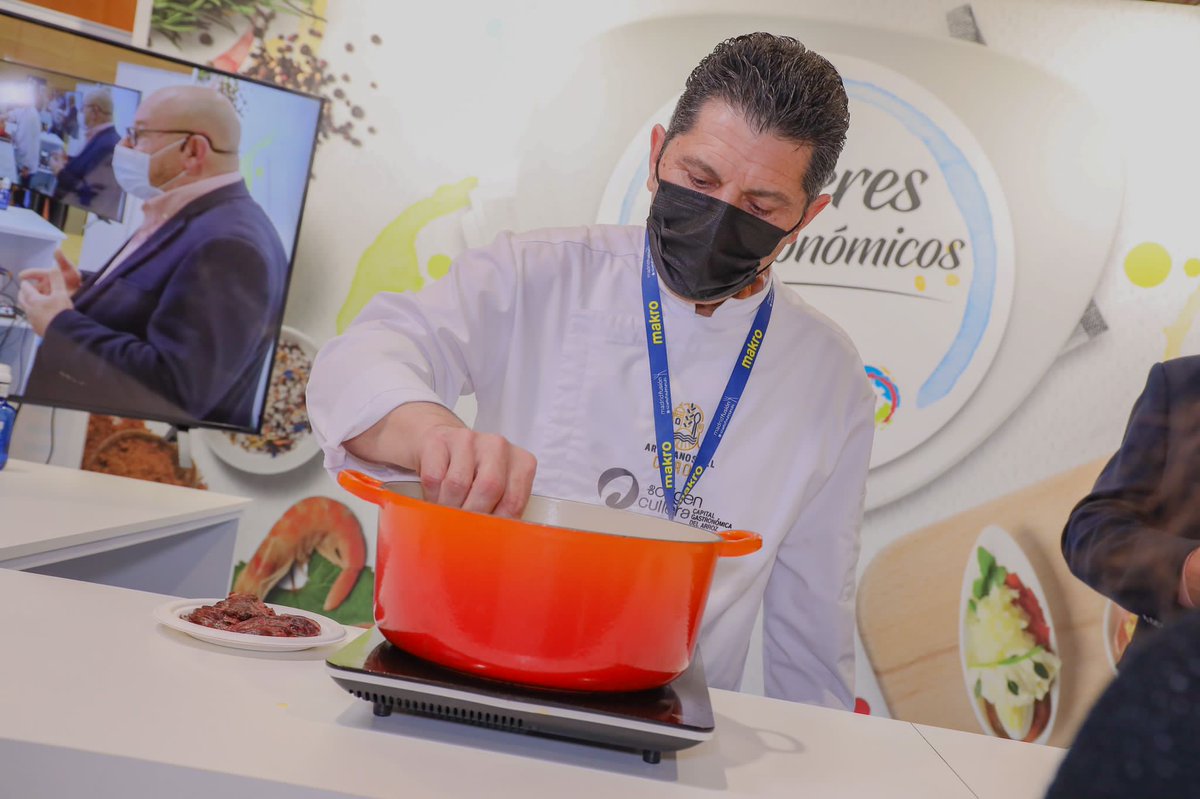 MADRID FUSIÓN

Fernando Valdés, secretario de Estado de Turismo, ha pasado esta mañana por el stand de #VisitCullera en @MadridFusion durante el taller sobre variedades de arroz. 

Valdés ha coindicido con la nuevapresidenta de @SaboreaEspana, @susidiazchef.

#OrigenCullera