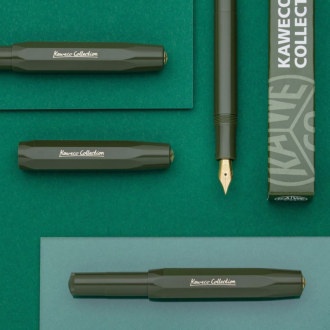 kaweco_tr's tweet photo. 💫 Yaratıcı düşünceler geliştirirken rahatlamak ister misiniz?

O halde yatıştırıcı bir etkiye sahip yeşil tonu Dark Olive ( Zeytin Yeşili ) Collection ile doğanın dinginliğini siz de hissedin!🤩

#Kaweco #KawecoTürkiye #Dolmakalem #Fountainpen #MadeinGermany #KawecoCollection https://t.co/1CsIt6Y5xF