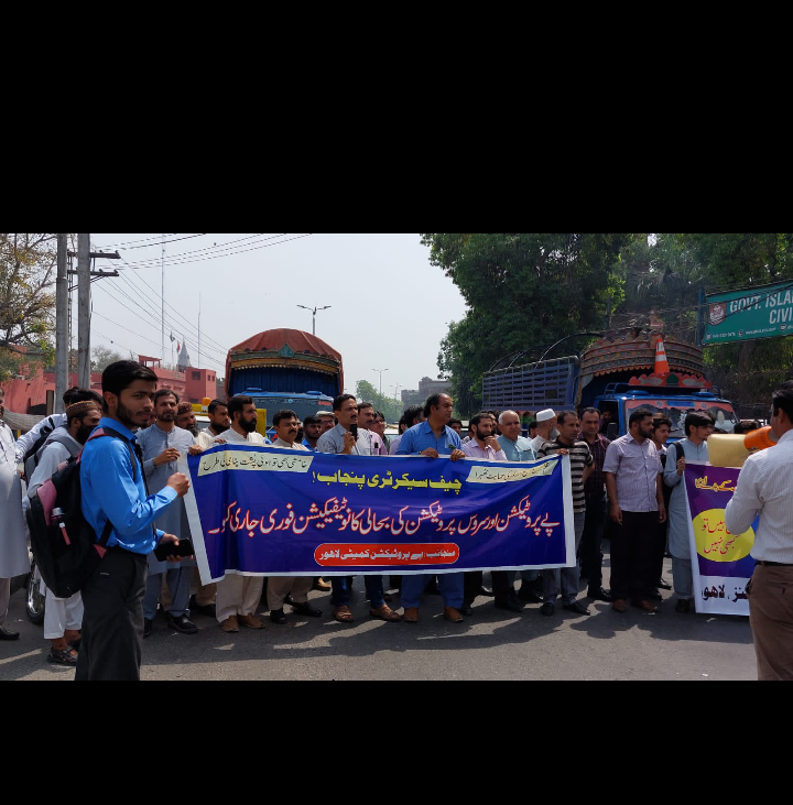 Lubnamaqsood3's tweet photo. The greatest glory in living lies in working together for your cause.

#SaveTeacher_SecureFuture https://t.co/ljsUxTrGGx
