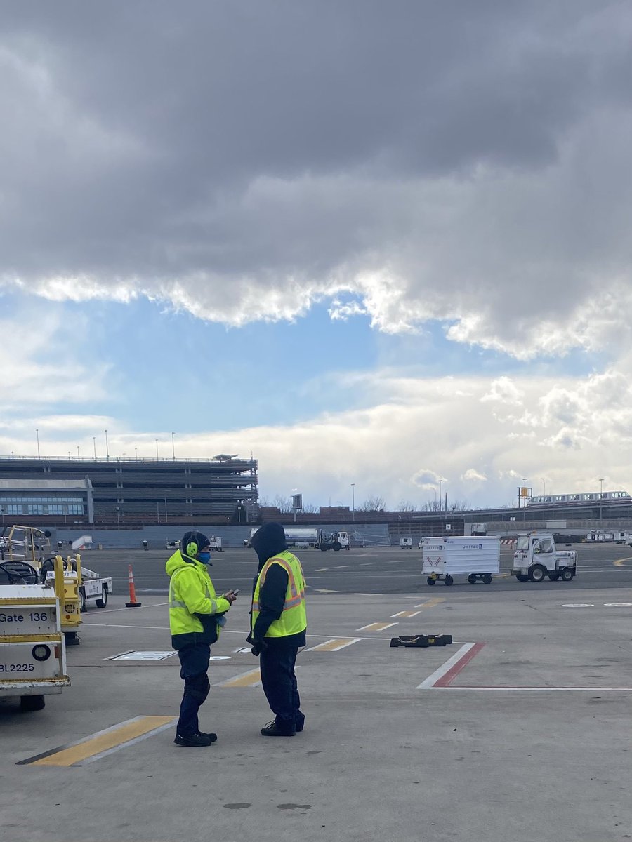 The consistency team is back at it here in ewr. The <a href="/HatterGlad/">TheGladHatter</a> doing what he loves!! Talking to a fellow rse on arrival readiness...  <a href="/MikeHannaUAL/">Mike Hanna</a> <a href="/chahin_hector/">UA HEC</a> <a href="/KevinSummerlin5/">Kevin Summerlin</a> <a href="/rodney20148/">Rodney</a> <a href="/JMRoitman/">Jon Roitman</a>