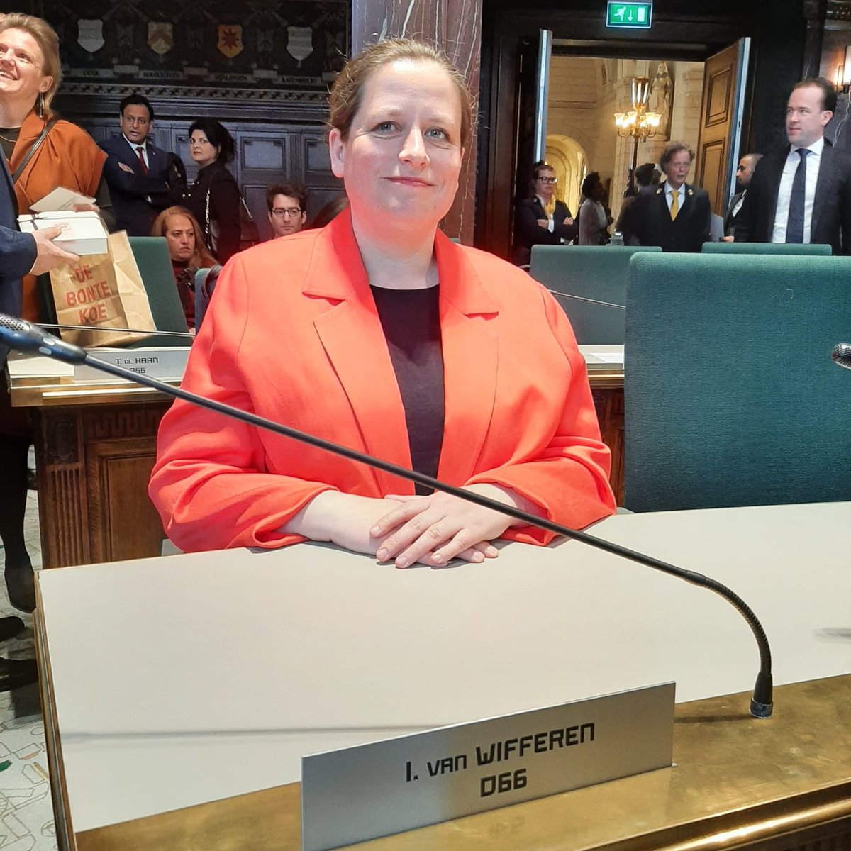 Geïnstalleerd als gemeenteraadslid in de mooiste stad. Trots op deze eervolle positie. Ik ga me enorm inzetten om deze rol zo goed mogelijk te vervullen. Ik zal het woord voeren over veiligheid, mobiliteit en zorg. #D66Rotterdam