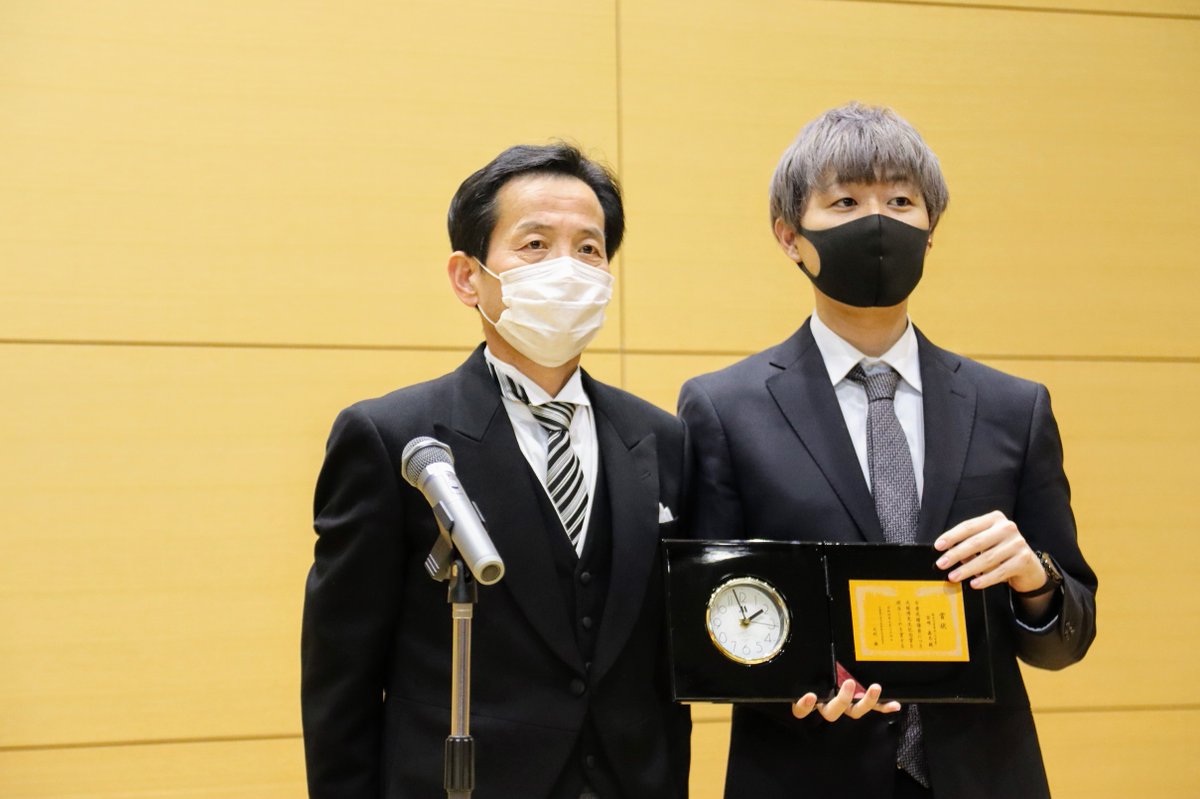 Our master student, Shinta Miyazaki, received "Otsuka award", which is given for an outstanding master thesis. He will continue the excellent research as a Ph.D. candidate in our group. Well deserved!