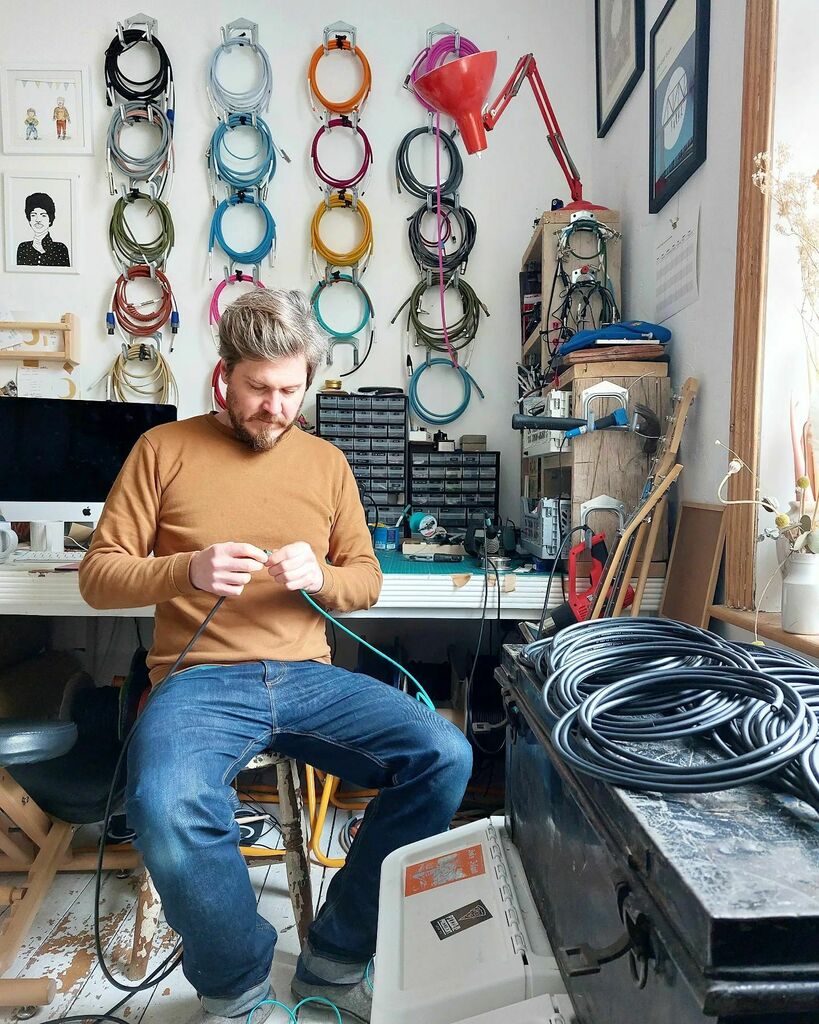 LFB_Audio's tweet image. Something very exciting going on this #workshopwednesday
.
Stay tuned for more info soon…
.
.
.
➰
Boutique audio cables hand crafted in the UK.
➰
Built to last. Less waste. UK Lifetime guarantee.
➰
🌍 CABLES DONE GOOD 🌍

#workshoplife #workshoptour #loadedforbearaudio #ca…