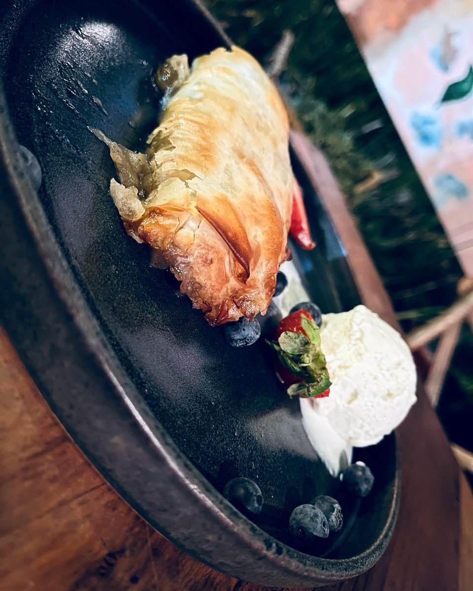 ansiacl's tweet photo. strudel de manzana 👏🏻👏🏻👏🏻 dulce que te quiero dulce. Casa Morera #postre #strudel #dulcefinal #restaurant #foodie #delicioso #felicidad #placer https://t.co/tXzuNji22w